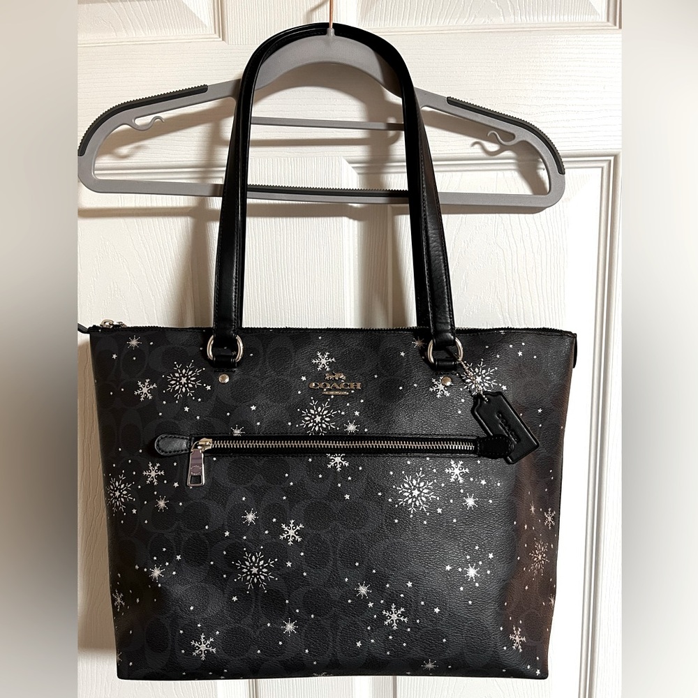 Coach Gallery Tote In Signature Canvas With Snowflake Print in color midnight